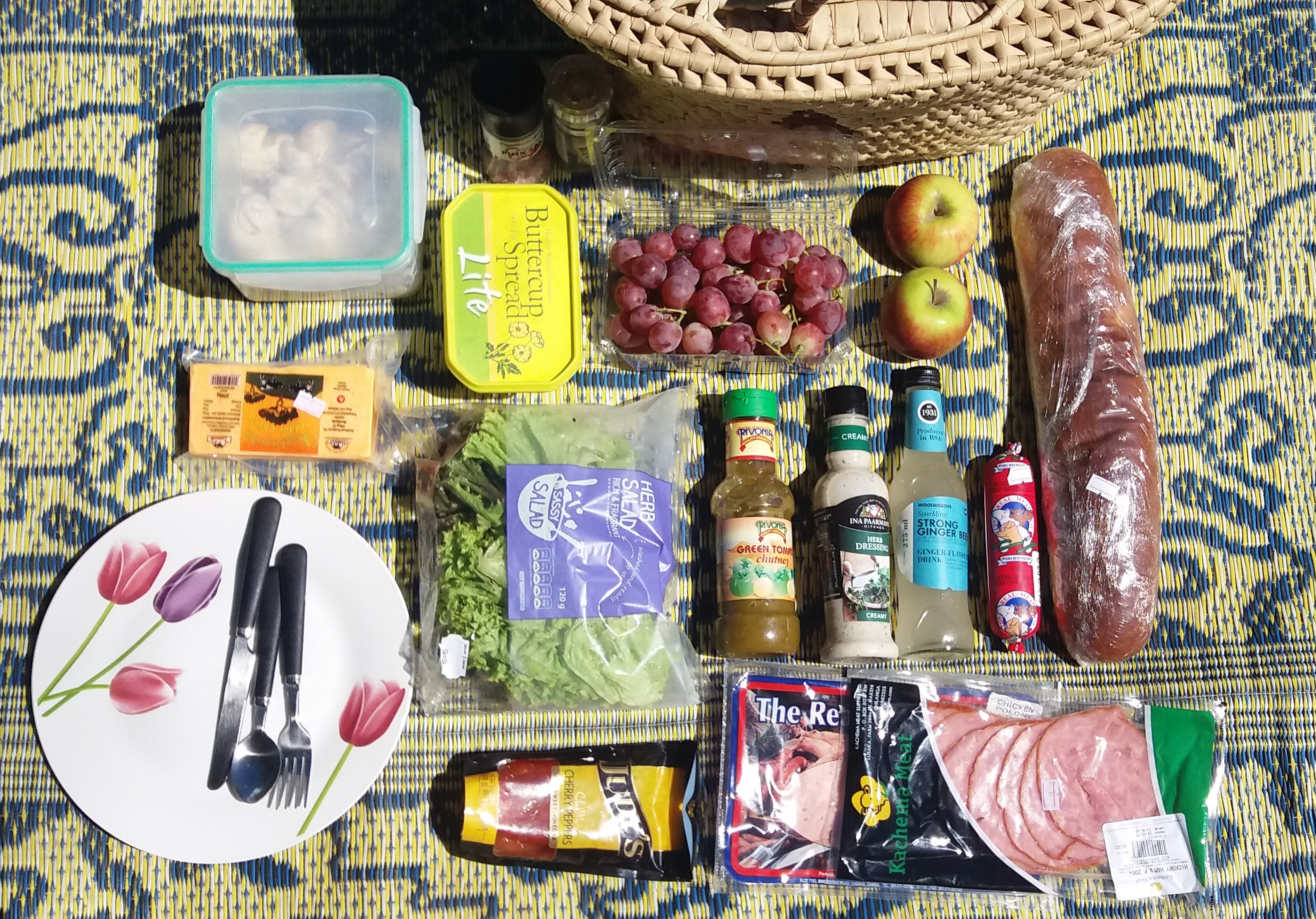 Picnic-food-flatlay.jpg